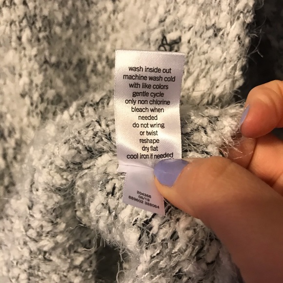 Fuzzy sweater - Picture 5 of 5